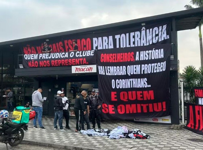 Ex-presidente Andrés Sanchez é expulso do Corinthians por uso irregular de cartão corporativo