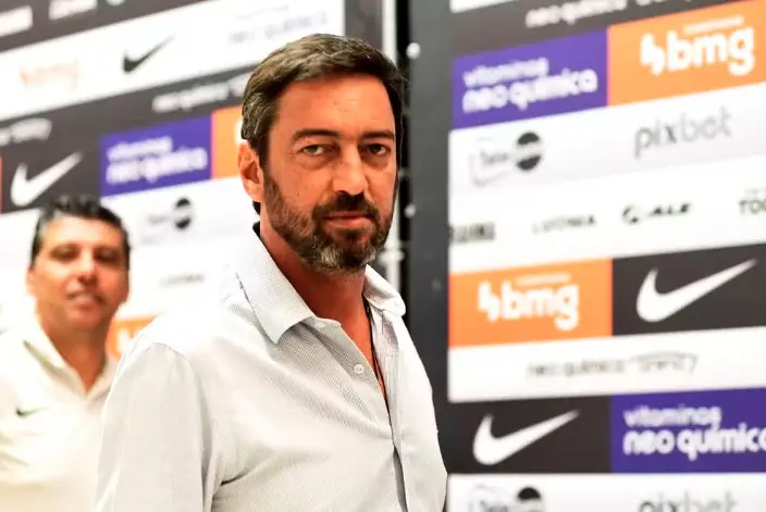 Duilio Monteiro Alves renuncia ao título de sócio do Corinthians