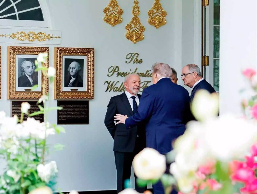 Lula comenta foto de Trump com ex-presidente do Corinthians nos anos 80